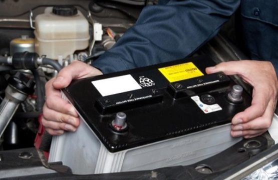 kiểm tra và bao vệ ắc quy