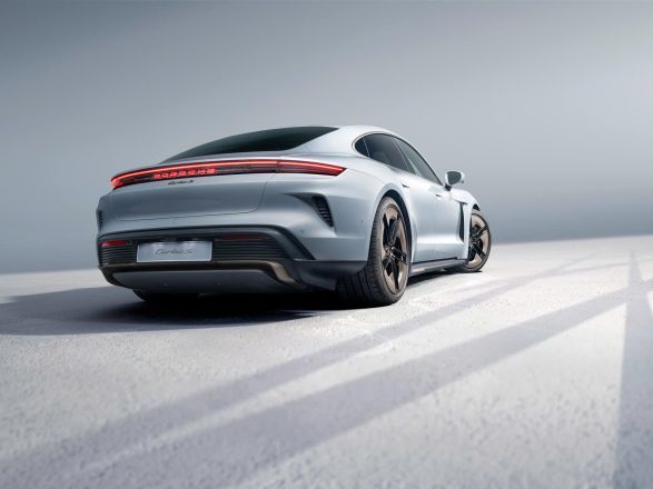 Porsche_Taycan_Turbo_S_Viet_Nam