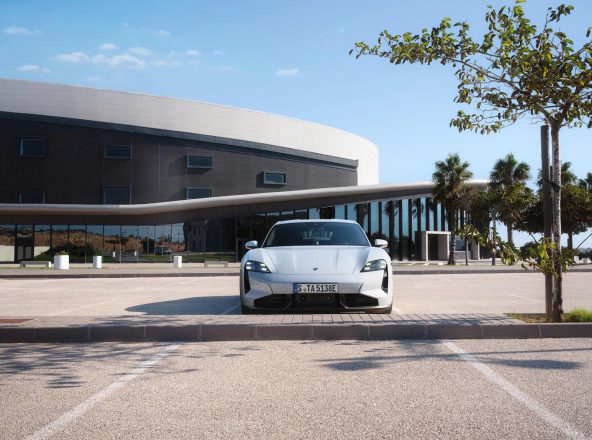 Porsche_Taycan_Turbo_S_Viet_Nam