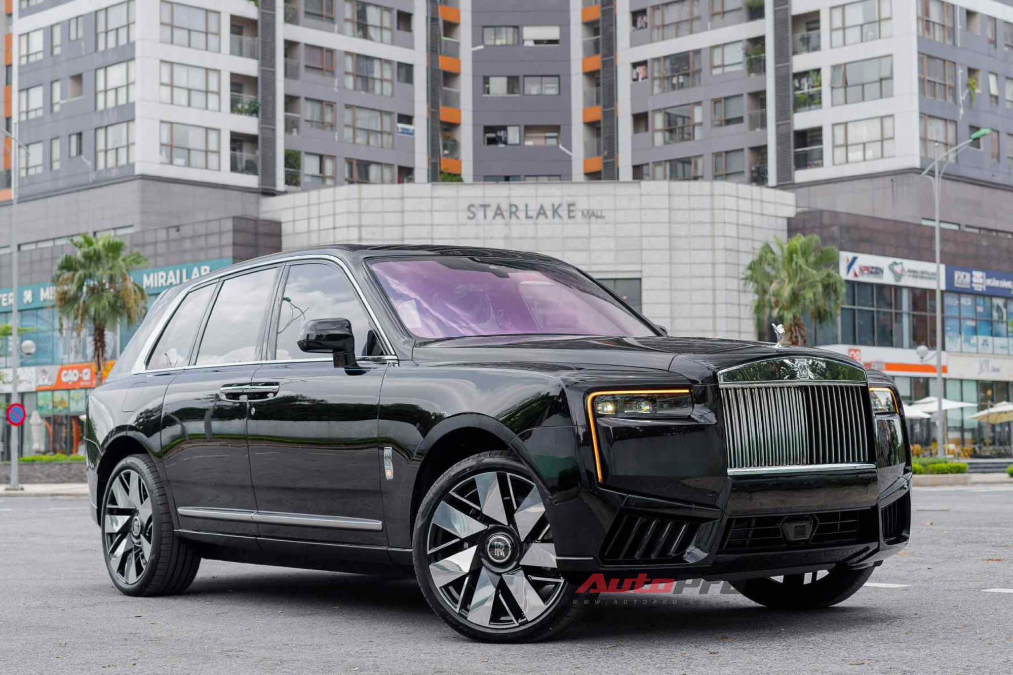 Rolls-Royce-Cullinan-Series-II