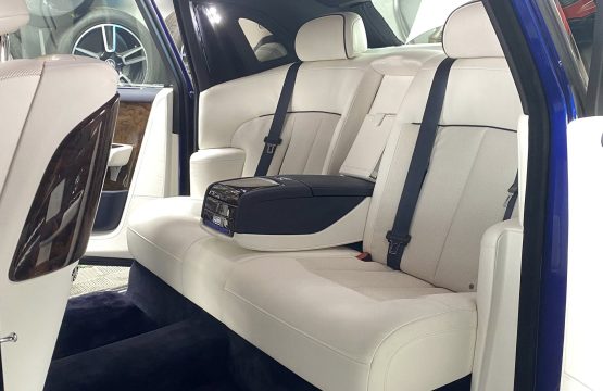 Rolls-Royce-Phantom-độc-lạ-về-Việt-Nam