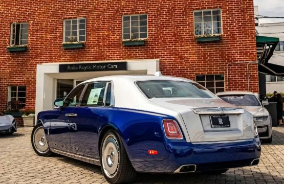 Rolls-Royce-Phantom-độc-lạ-về-Việt-Nam